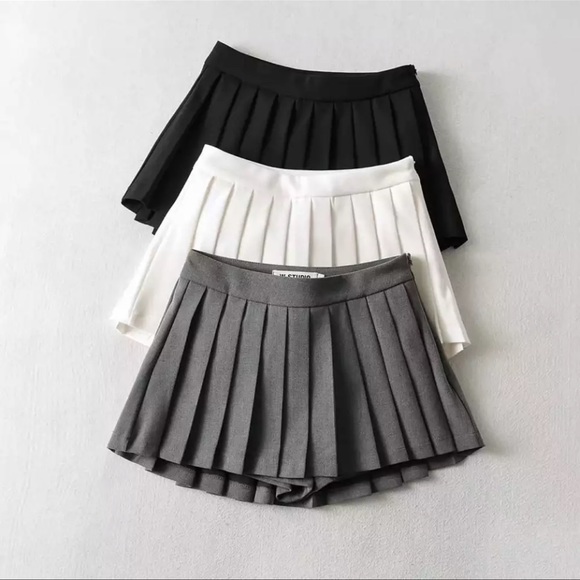 High Waisted Pleated Tennis Skirt 🤍🤍 - Picture 5 of 6